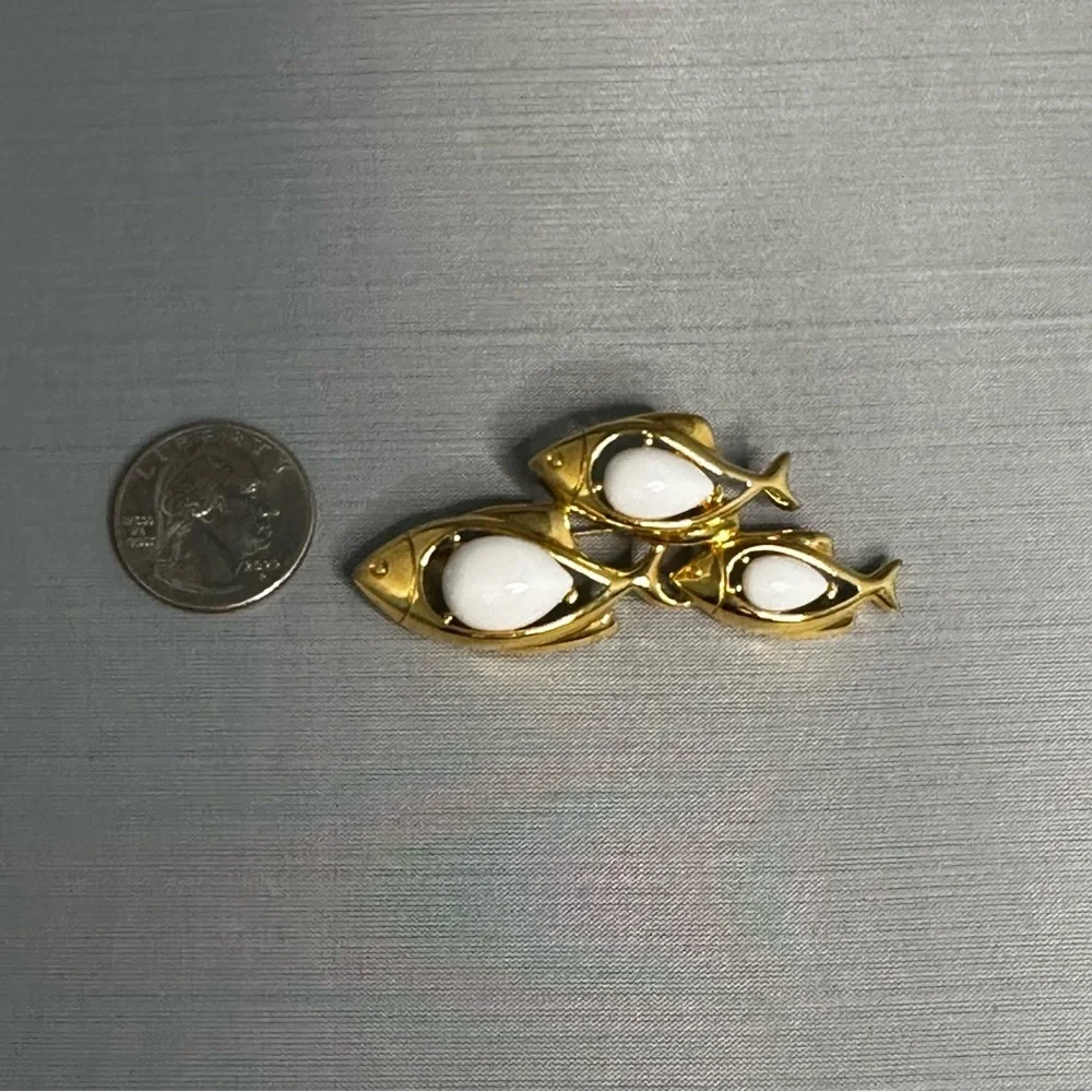 Vintage Trifari School of Fish with White Lucite Body Gold Toned Brooch